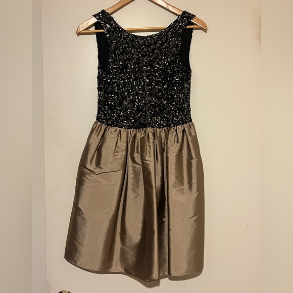 ADRIANNA PAPELL, SEQUIN SLEEVELESS COCKTAIL DRESS (pre-owned) dry cleaned size 4 - Picture 11 of 15